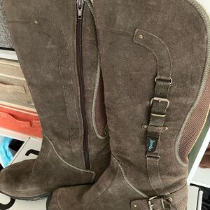 Jambu Women's Olive Green Suede Boots